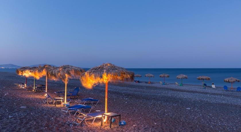 Cristelia Seafront & Pool Villa Lakhania Exterior foto