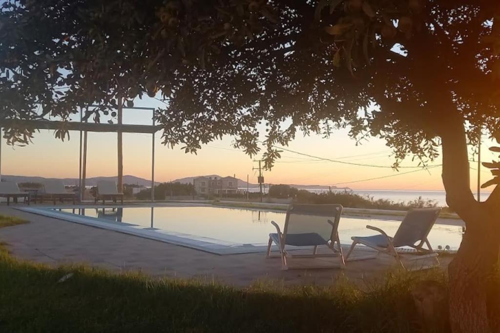 Cristelia Seafront & Pool Villa Lakhania Exterior foto