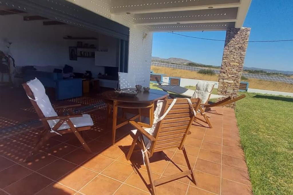 Cristelia Seafront & Pool Villa Lakhania Exterior foto
