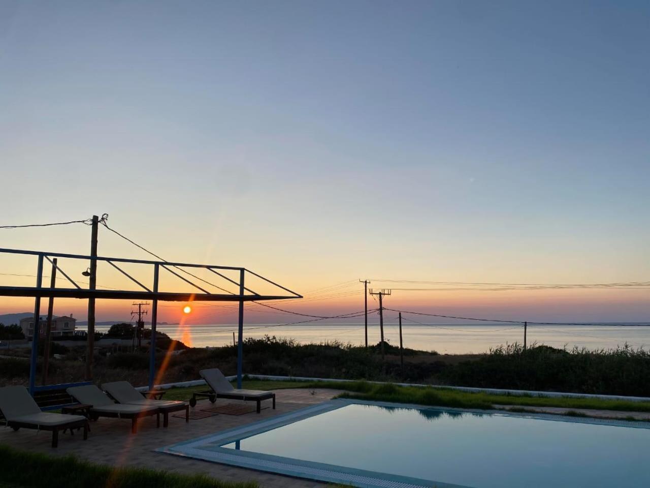Cristelia Seafront & Pool Villa Lakhania Exterior foto