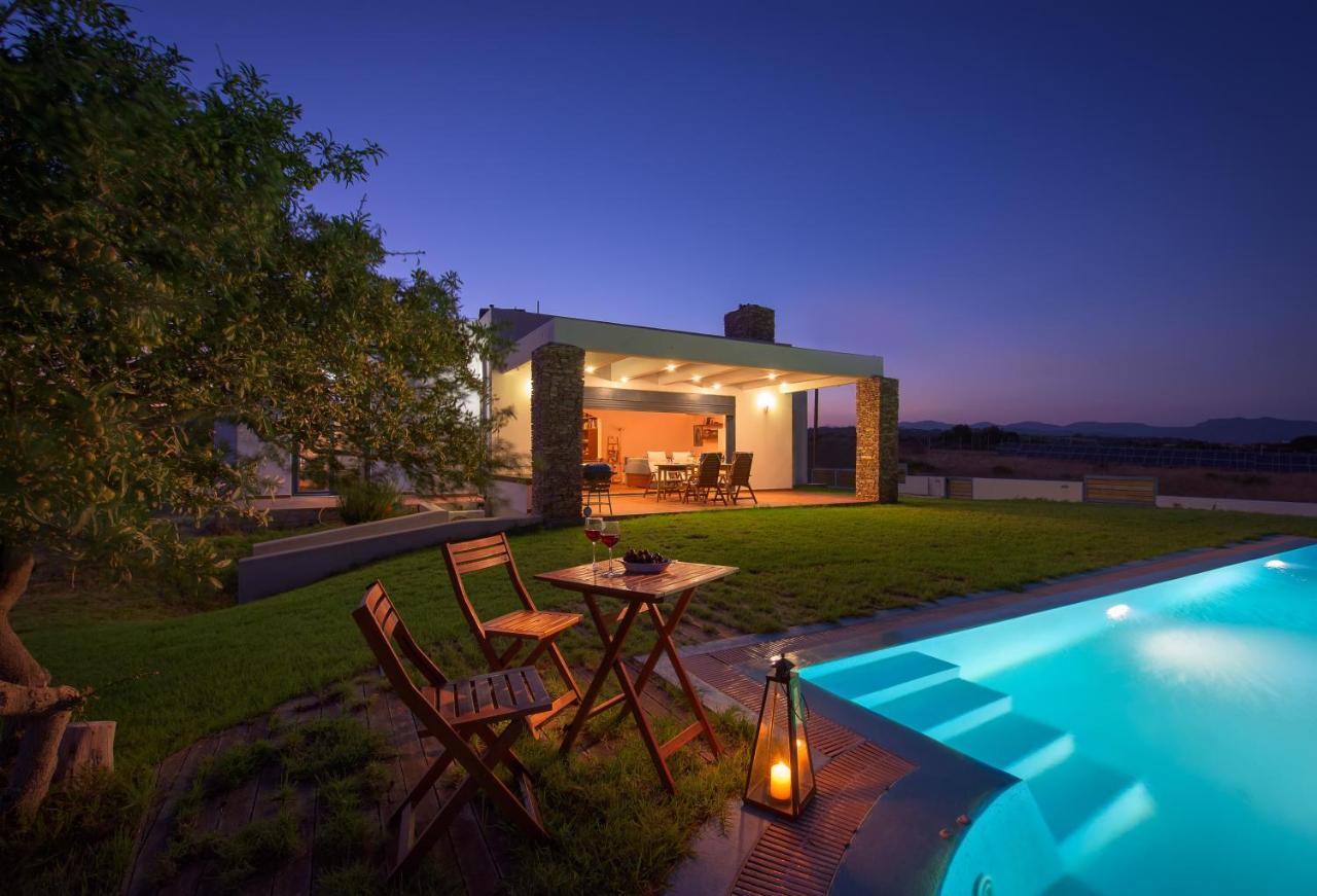 Cristelia Seafront & Pool Villa Lakhania Exterior foto