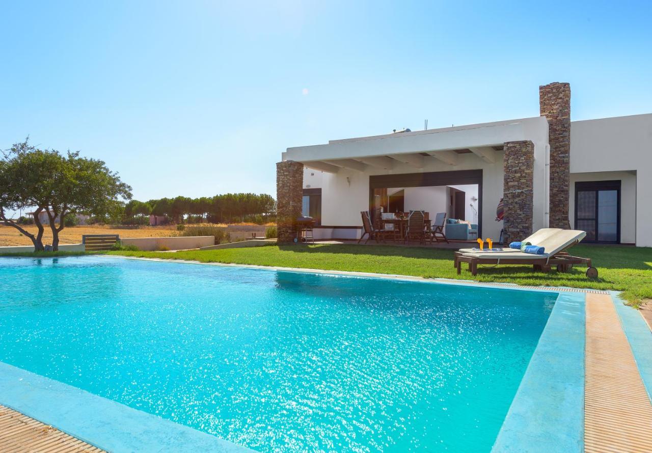 Cristelia Seafront & Pool Villa Lakhania Exterior foto