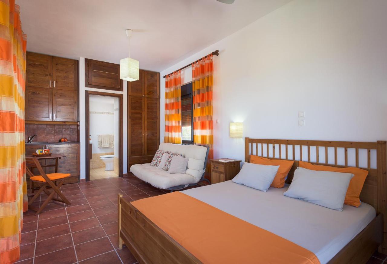 Cristelia Seafront & Pool Villa Lakhania Exterior foto