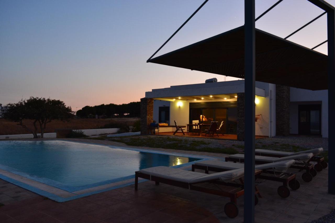 Cristelia Seafront & Pool Villa Lakhania Exterior foto